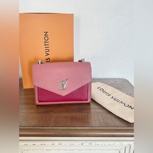 Pre Owned Louis Vuitton MyLockMe Bag Size bb